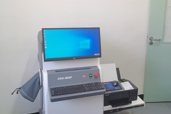 雙能X射線骨密度儀：準確測量骨密度，助力骨質(zhì)疏松防治，守護骨骼健康